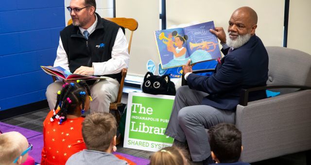 CEO Gregory A. Hill, Sr. and Joe Troyer, District Media Coordinator for IPS read to students at IPS William McKinley #39 on April 9, 2025 to celebrate the completion of adding 41 IPS-managed schools and four IPS Innovation Network schools, to the Indianapolis Public Library Shared System.